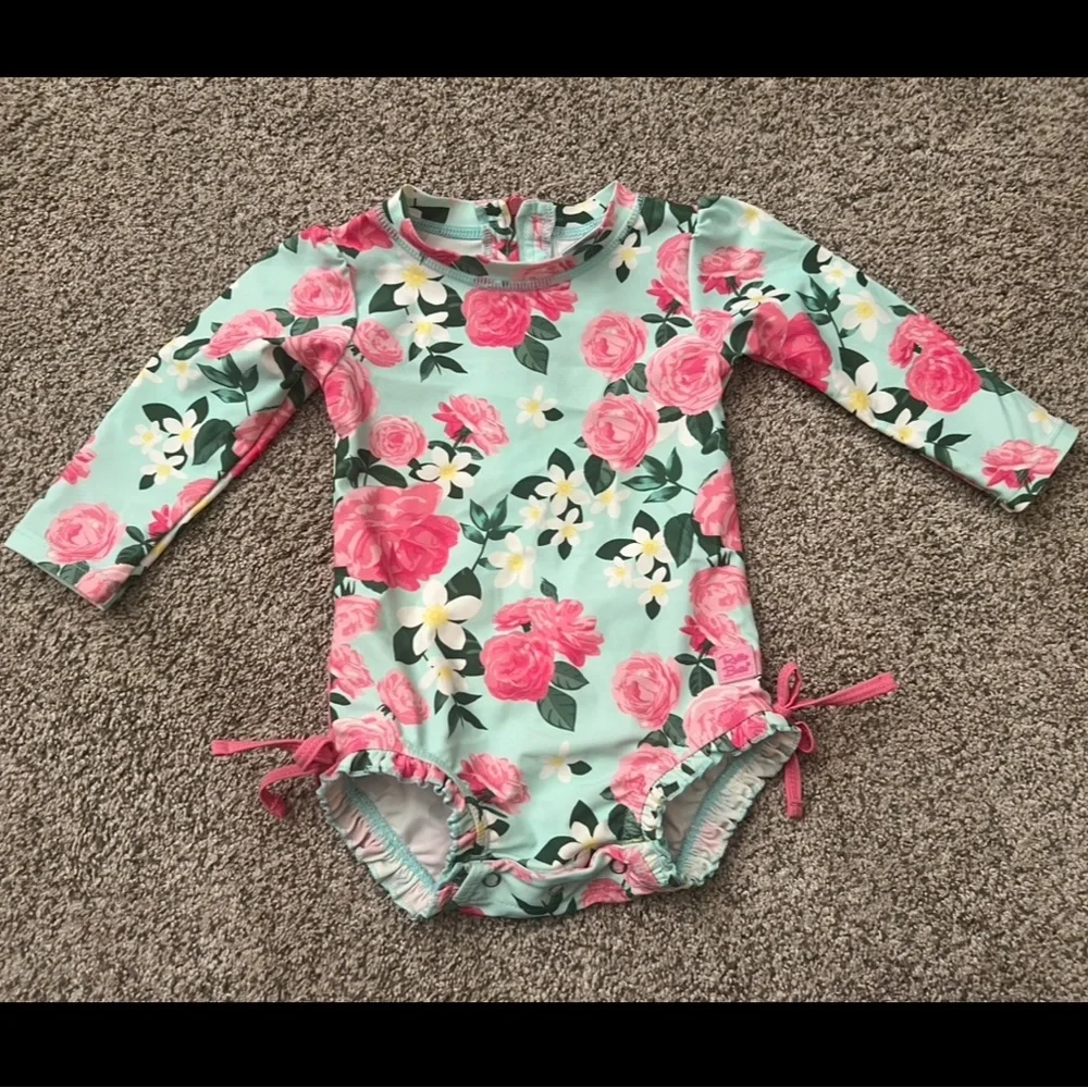 Like new ruffle butts swimsuit • 12-18 floral rash guard upf 50+